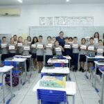 Deputado Oscar Gutz homenageia Queijos Possamai por prêmio mundial de melhor queijo
