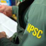 PRF combate excesso de peso e trânsito noturno ilegal de cargas na BR-470, em Rio do Sul