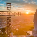 Ventos fortes, calor de até 30°C e temporais isolados marcam o fim de semana em Santa Catarina