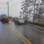 Capotamento de veículo deixa quatro pessoas feridas na BR-470, em Ibirama