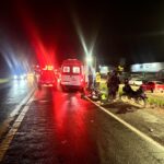 Motociclista fica ferido após atingir carro e cair em bueiro em Presidente Getúlio