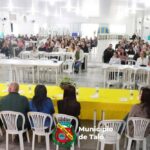 Carro vai parar dentro de lago após saída de pista em Taió
