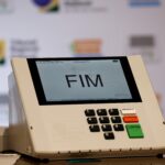Flávio Bolsonaro lidera apuração para presidente com 21,96% das urnas apuradas