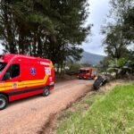 Ciclista fica ferido após colisão com carro em Mafra