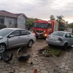 Colisão entre duas carretas provoca interdição parcial na BR-280, em Mafra