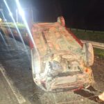 Carro sai da pista após desviar de buraco na SC-477, em Papanduva