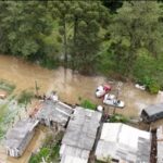 Mulher sofre queimaduras durante incêndio em residência em Mafra