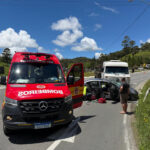 Homem ameaça ex-companheira, arremessa vidros e atinge criança durante discussão em Mafra