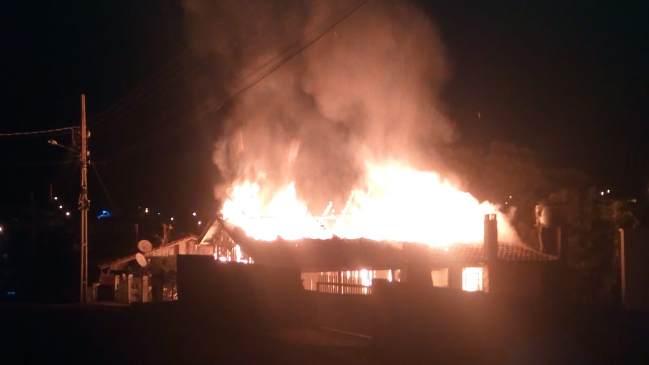 Incêndio em residência é registrado em Pouso Redondo