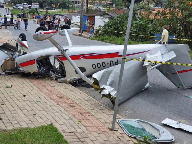 Avião monomotor cai, no Vale do Itajaí