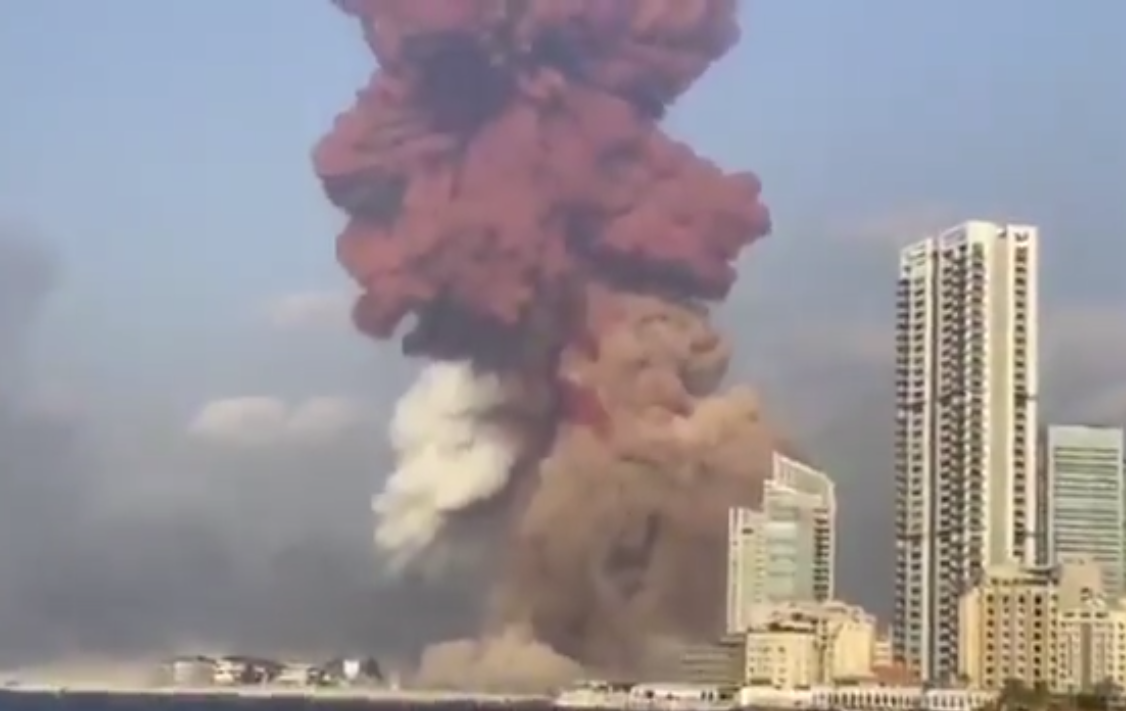 Vídeo mostra em vários ângulos a explosão em Beirut capital do Líbano