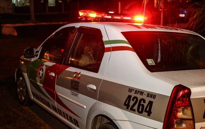 Homem se entrega à polícia após cometer homicídio no Vale do Itajaí