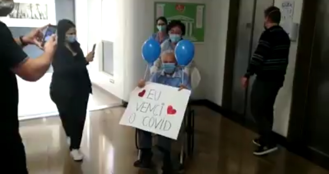 Vídeo: Idoso de 86 anos recebe alta do Hospital Regional após vencer o Coronavírus