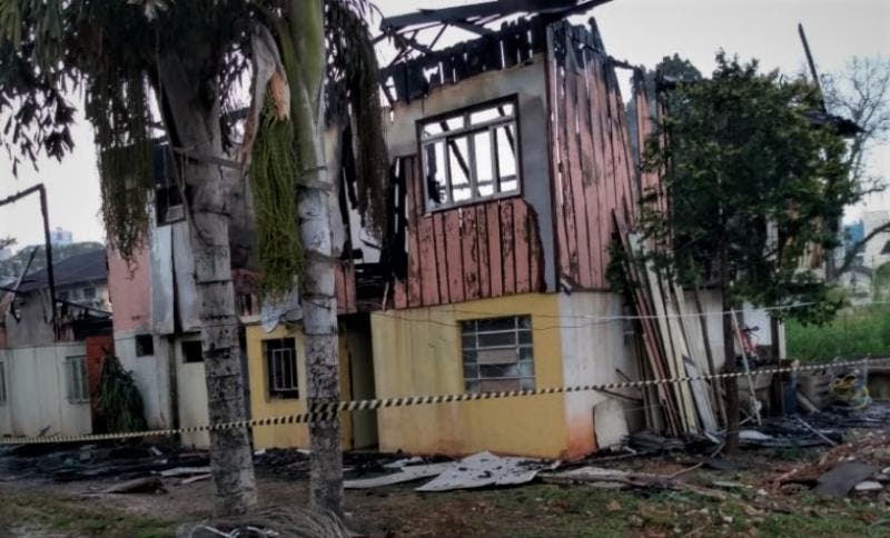 “As pessoas gritavam e pediam por água”, diz vizinho de casa que pegou fogo e matou casal no Vale