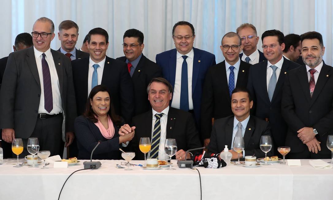 Bolsonaro diz que não escolheu partido, mas acena para o Republicanos