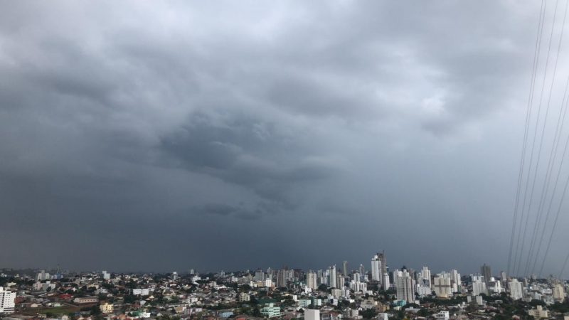 Quinta-feira terá tempo fechado, chuvas e trovoadas em Santa Catarina
