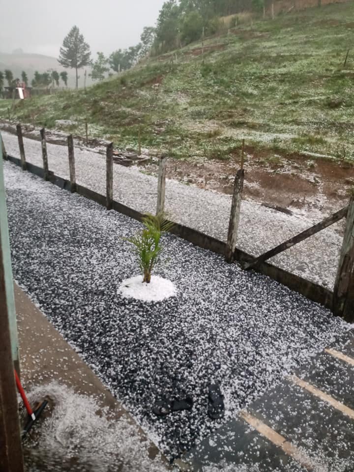 FOTOS: Forte chuva de Granizo atinge município do Alto Vale