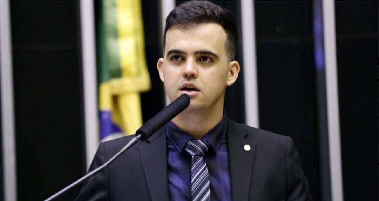 Deputado apresenta projeto de lei para proibir “gênero neutro” no Brasil
