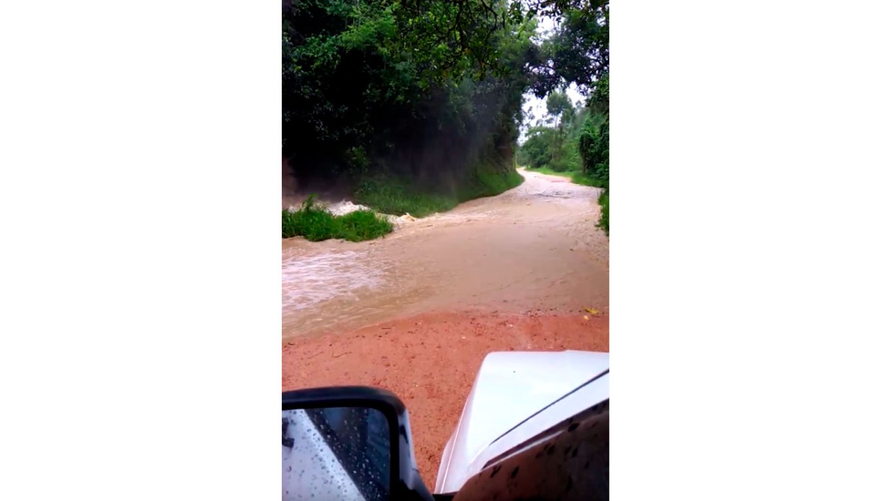 Chuva forte provoca queda de barreira na BR-470 em Ibirama