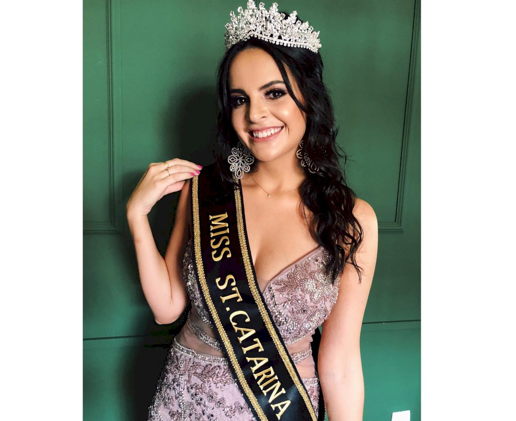 Jovem de Santa Terezinha leva a coroa de Miss Model Santa Catarina