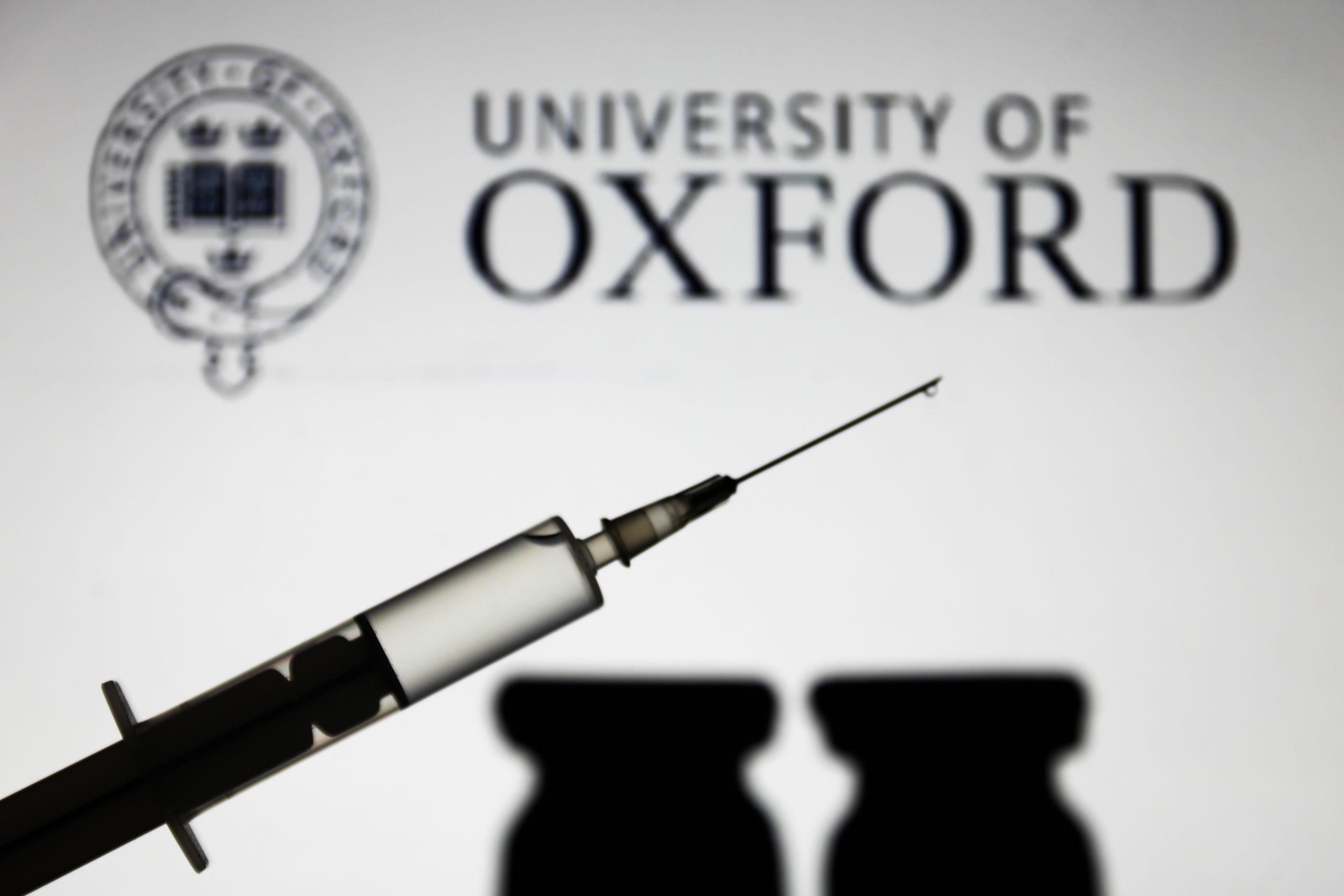 Previsão é de que registro da vacina de Oxford esteja pronto no fim de fevereiro