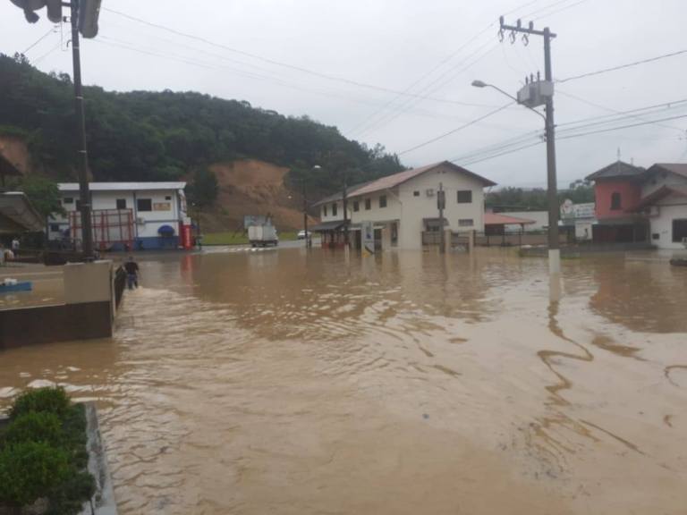 MetSul diz que Santa Catarina enfrentará calamidade pelo excesso de chuva