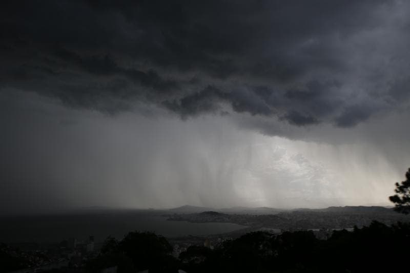 Santa Catarina tem alerta de chuva forte com acumulados de até 100 mm; veja regiões