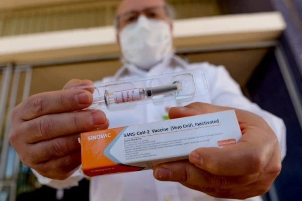 Vacina em SC: doses da Coronavac podem chegar ao Estado este mês