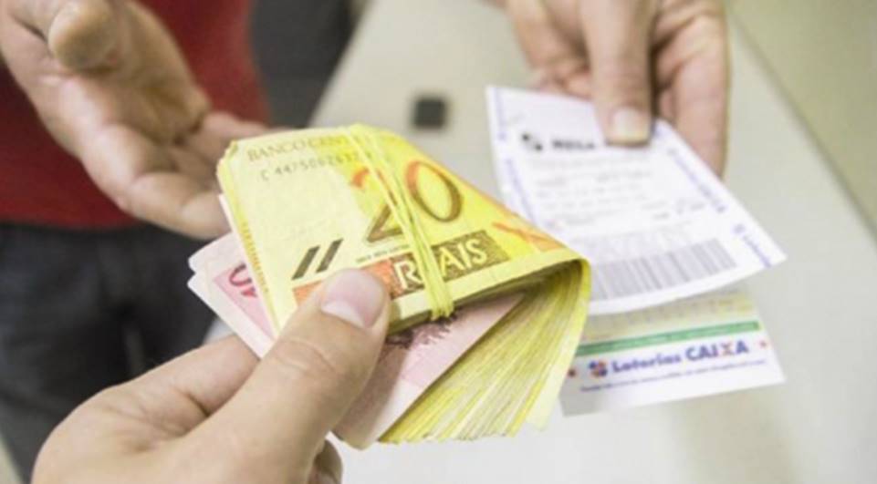 Mulher perde 14 mil reais, em golpe do bilhete premiado em Rio do Sul