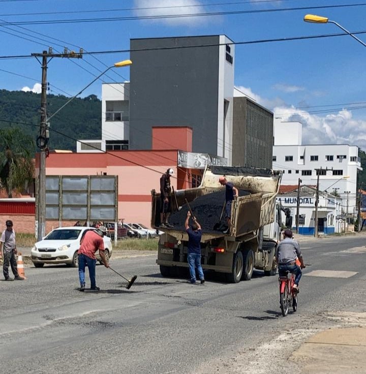 Prefeitura de Taió inicia “Operação Tapa Buracos” em ruas da cidade