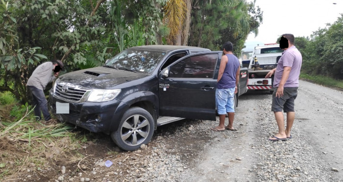 Motorista perde controle de carro e colide contra árvore em Pouso Redondo