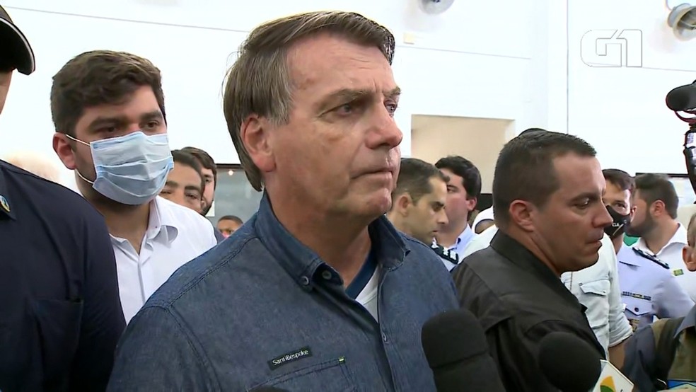 Bolsonaro diz que auxílio emergencial deve ser estendido por ‘3 ou 4 meses’