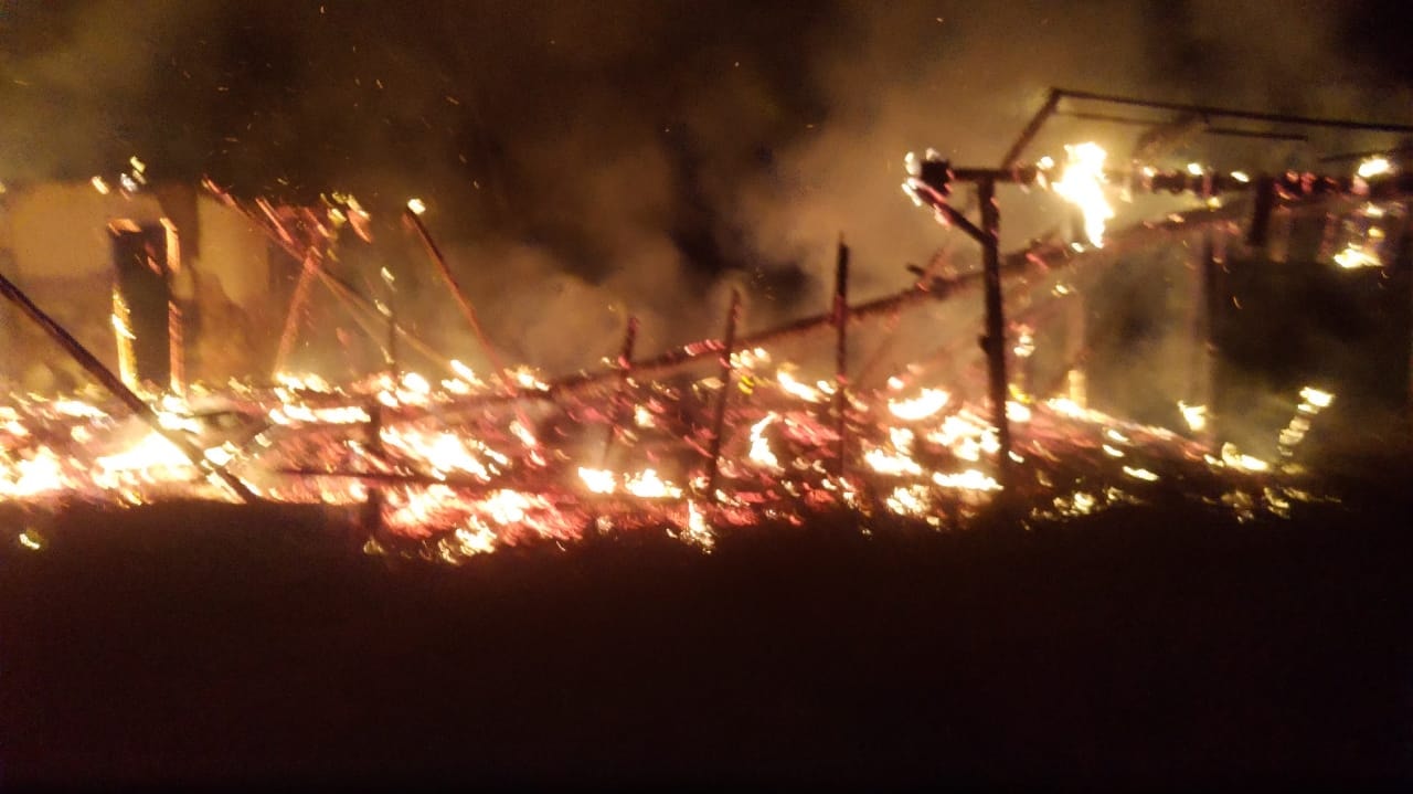 Incêndio destrói residência no Alto Vale