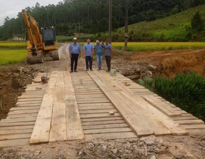 Secretaria de Obras reforma ponte na localidade de Ribeirão do Salto, em Taió