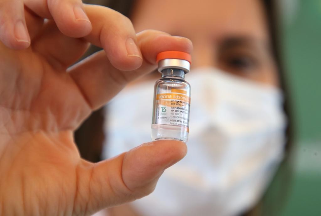 SC recebe nesta quarta a maior remessa de vacinas desde o início da vacinação