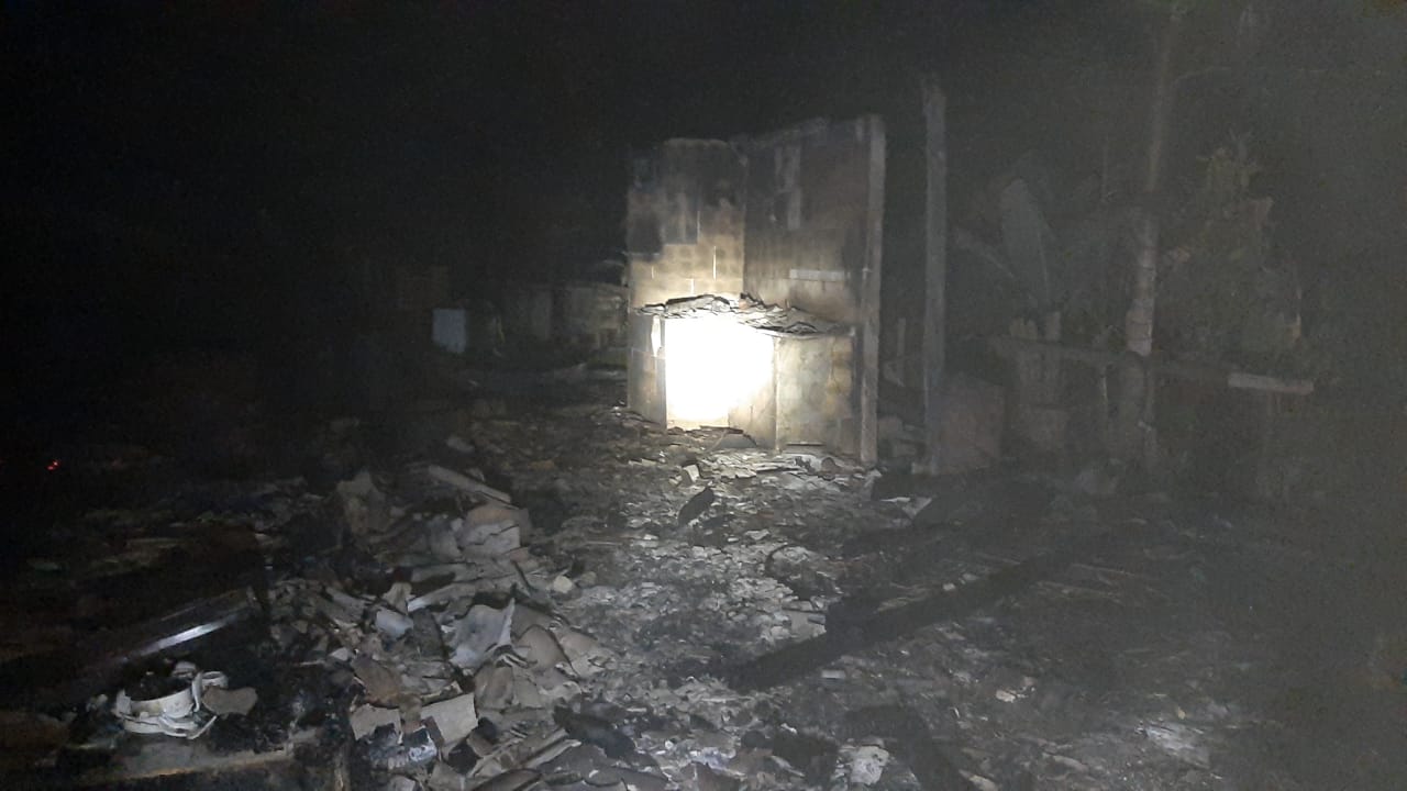 Casa é consumida pelo fogo no interior de Mirim Doce