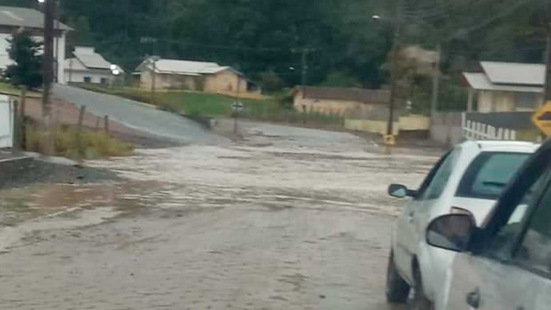 Chuva causa estragos em município do Alto Vale