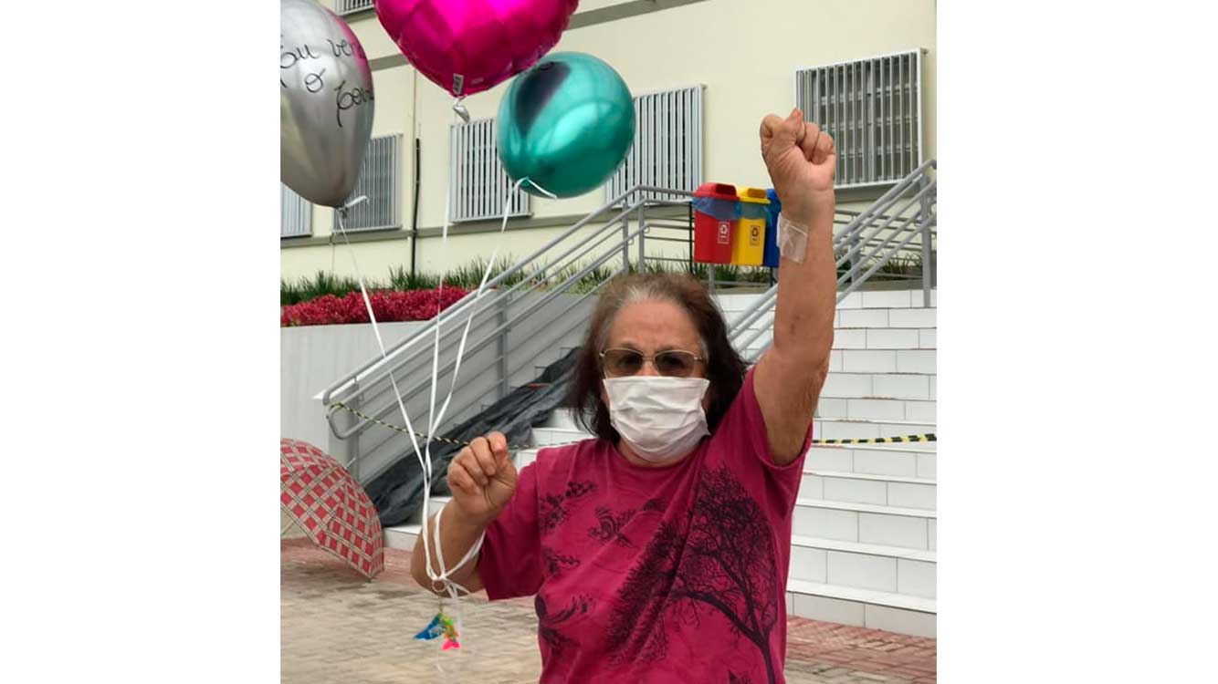 Final feliz: Após 12 dias internada por Covid-19, idosa de 72 anos recebe alta em Ituporanga