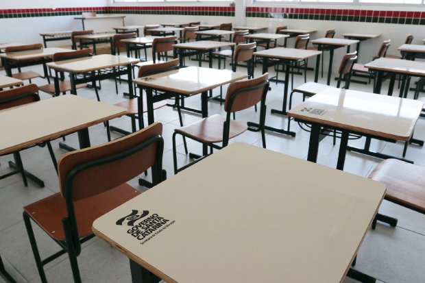 Professores estaduais de Santa Catarina decidem pela paralisação das aulas presenciais
