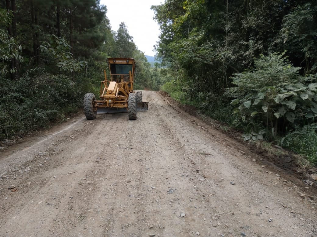 Secretaria de Obras continua o serviço de melhoria nas estradas do interior de Taió