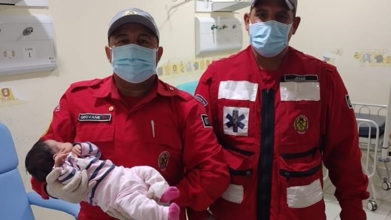 Bombeiros salvam recém-nascido engasgado com leite materno em SC