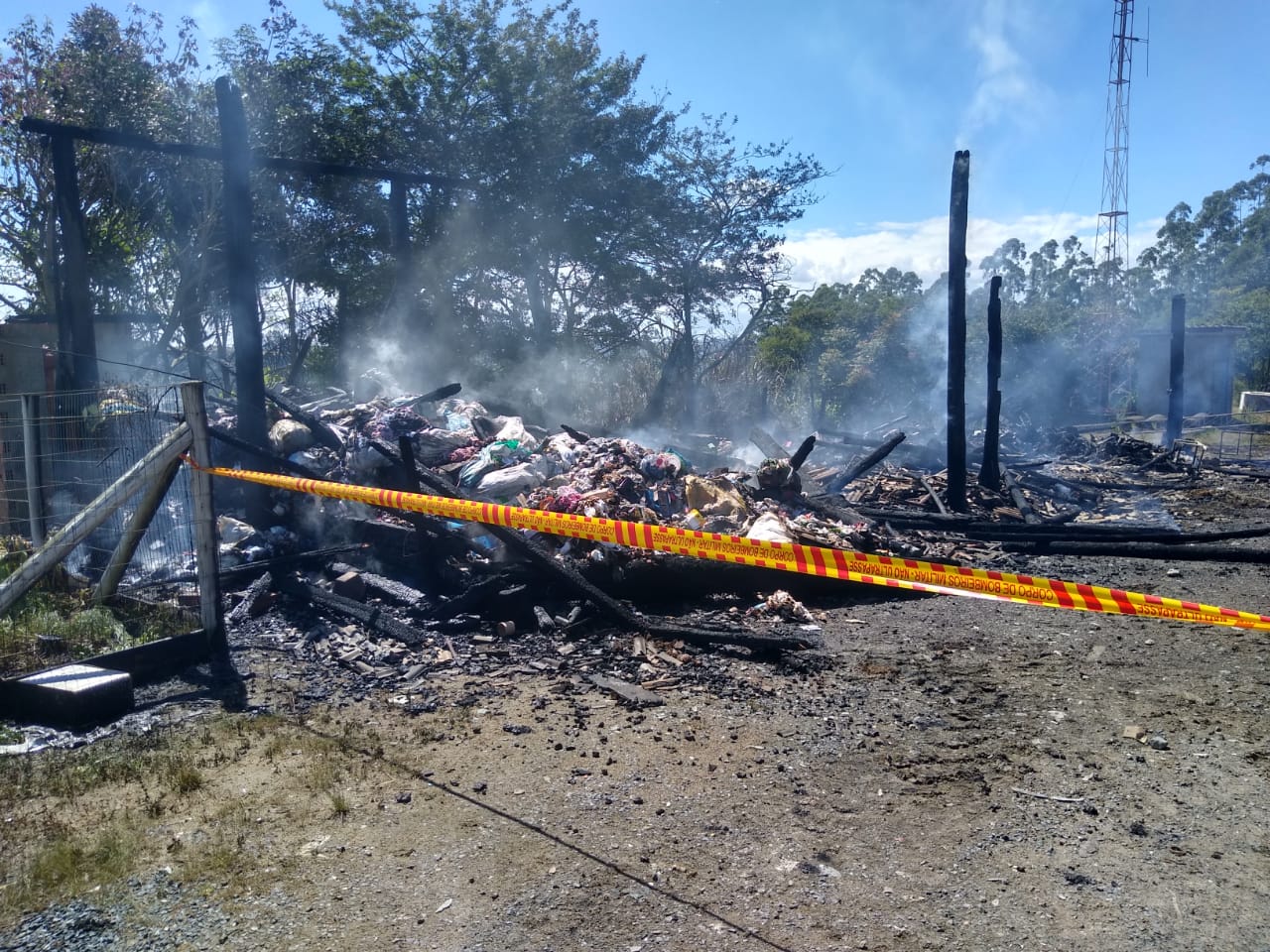 Incêndio é registrado em galpão de rejeitos de reciclagem no Alto Vale