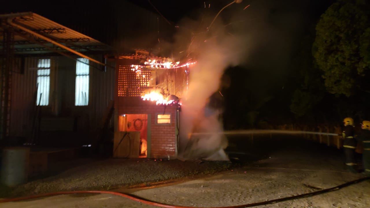 Incêndio é registrado em uma empresa em Taió