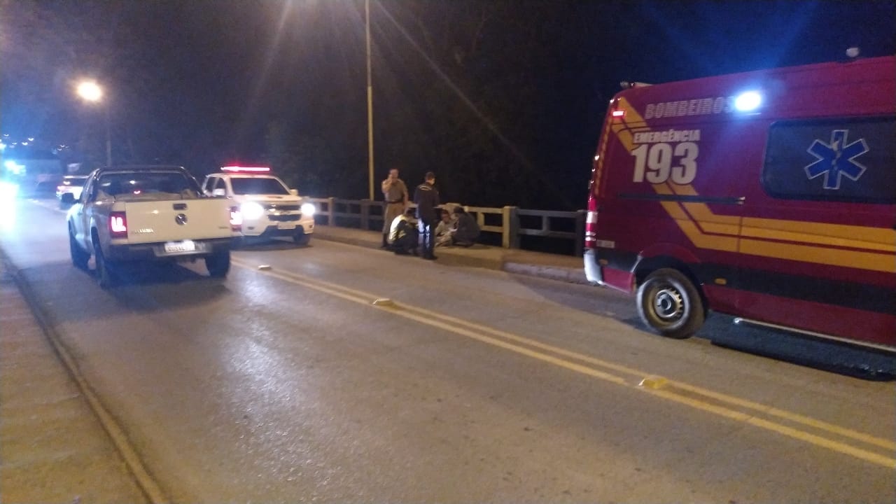 Polícia Militar e Corpo de Bombeiros atendem ocorrência na ponte Roberto Machado em Taió