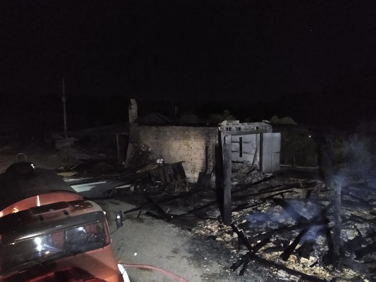 Galpão pega fogo no Alto Vale e proprietário estimula prejuízo de R$300 mil