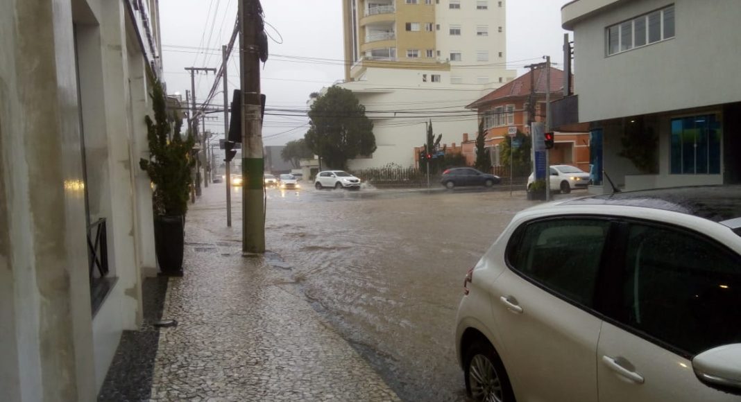 Meteorologia alerta para chuva persistente em regiões de SC