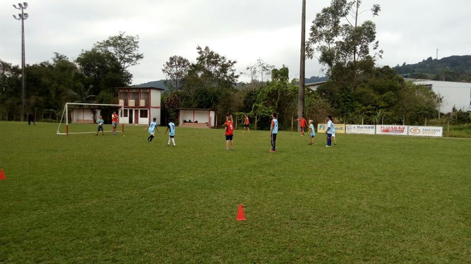 Escolinha de futebol retorna com os treinamentos nesta terça-feira, em Taió