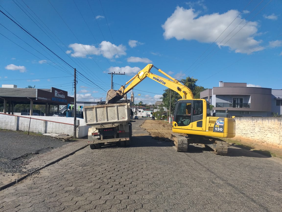 VÍDEO: Iniciam as obras para o recapeamento da Avenida Luiz Bertoli, em Taió