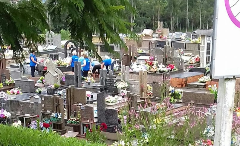 Morador relata situação desagradável no cemitério de Salete