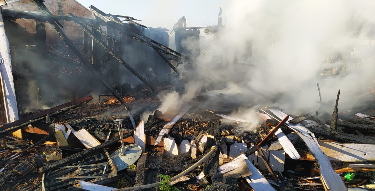 Família inteira morre carbonizada em incêndio em SC
